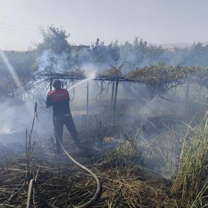Silopi’de bahçe yangınını itfiaye söndürdü