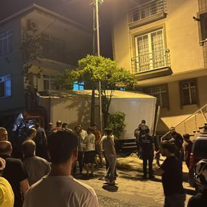 İstanbul - Pendik’te kamyonet iki araca ve binaya çarptı