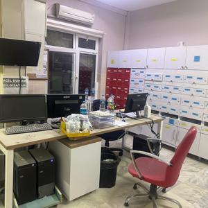 Hastanenin acil servisinde tıbbi dolum sırasında şişe patladı: 1 yaralı