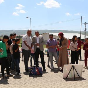 Karlıova’da, Yiğitler Ortaokulu öğrencilerinden resim sergisi