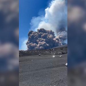 ETNA YANARDAĞI PATLADI Turuncu alarm verildi, turistler panikle kaçtı