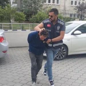 Atakumda hırdavatçıdan 24 batarya çalındı