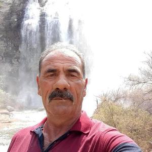Damperle kamyon arasına sıkışıp hayatını kaybetti