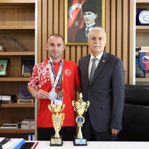 Milli atlet Ahmet Alkanoğlu, klasman şampiyonu oldu