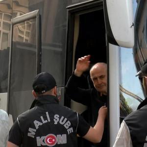 İstanbul - İBBye yönelik operasyonun 5inci dalgasında gözaltına alınanlar sağlık kontrolü için hastaneye getirildi