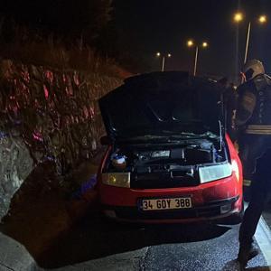 Alev Alan Otomobil Kullanılamaz Hale Geldi