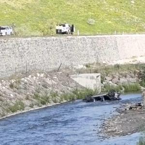 Dereye uçan otomobildeki çift ile çocukları öldü