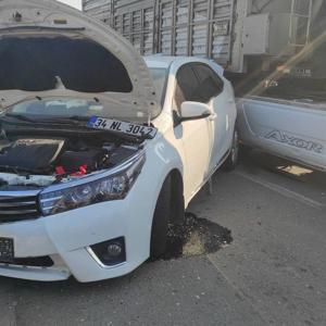 Otomobil bariyerlere çarptıktan sonra TIRa çarptı; 1 yaralı