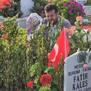 Hatayda deprem şehitliğinde buruk bayram