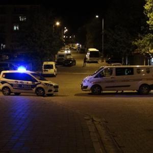 İki yıl önce kendisini tüfekle yaralayan husumetlisini tabancayla vurdu