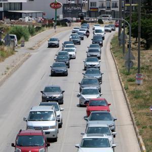 Afyonkarahisar-Antalya yolunda tatil dönüşü yoğunluğu
