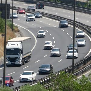 TEM Otoyolu Kocaeli geçişinde akıcı yoğunluk
