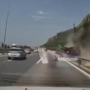 TEM Otoyolunda cip, bariyerlere çarpıp sürüklendi: 2si çocuk 7 yaralı