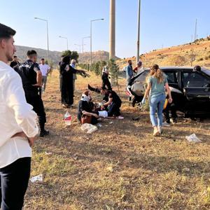 Mardinde cip ile hafif ticari araç çarpıştı; 9 yaralı