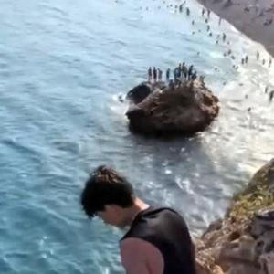 40 metreden suya atlayıp, ağır yaralandı