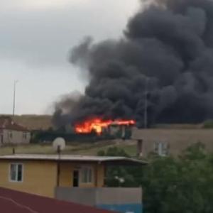 Kocaeli’de tek katlı ev yandı