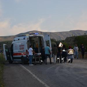 Kayseride yola dökülen madeni yağ nedeniyle devrilen motosikletteki 2 kişi yaralandı