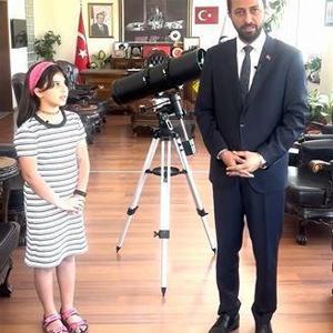 Uzay mühendisi olmak isteyen İlkime belediye başkanından teleskop hediyesi