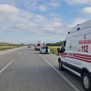 Çorumda Minibüs Şarampole Devrildi: 1 Ağır, 17 Yaralı