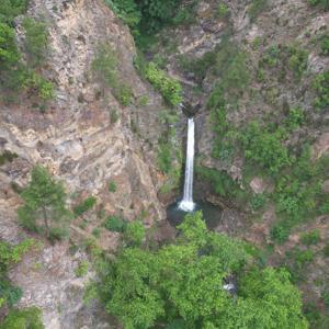 Amanos Dağlarının eteğindeki Karaçay Şelalesi dron ile görüntülendi