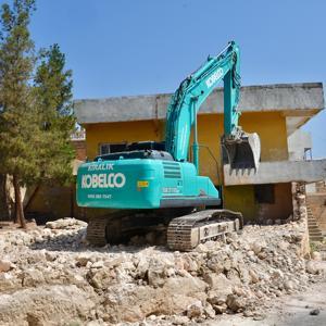 Midyatta kaçak ve ruhsatsız yapıların yıkımına başlanıldı