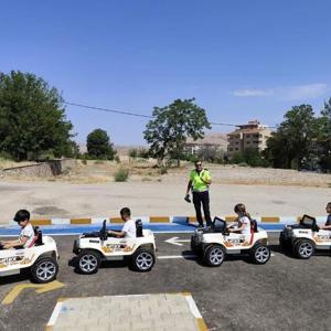 Batmanda anaokulu öğrencilerine trafik eğitimi verildi