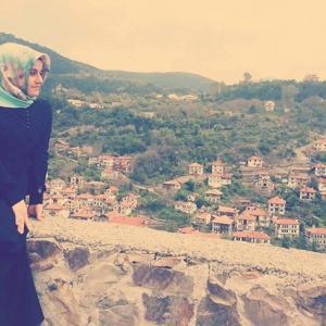 Traktör, dere yatağına devrildi; 2 çocuk annesi öldü