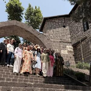 Cizreli kadınlar Diyarbakır ve Mardini gezdi