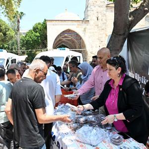 Ferdi Zeyrek için Muratpaşada helva dağıtıldı
