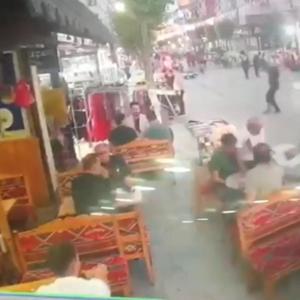 İstanbul- Gaziosmanpaşada sürücüsünün kontrolünden çıkan motosiklet kafeteryaya daldı
