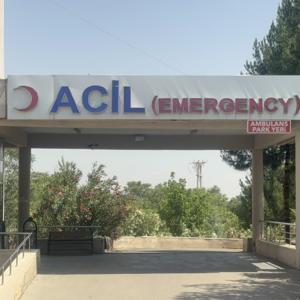 Tamir sırasında traktör ile römork arasında sıkışıp, öldü