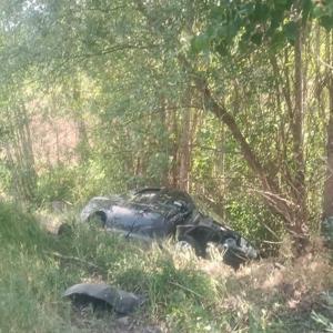 Otomobil, ters yönde park eden araca çarptı: 4 yaralı