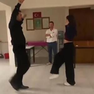 İşte o anlar: Eşref Rüyaya damga vuran Zeybek sahnesinin görüntüleri ortaya çıktı