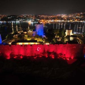 Bodrum Kalesi jandarma renkleriyle aydınlandı