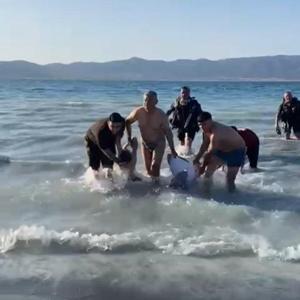 Salda Gölünde baba ve oğlu boğuldu