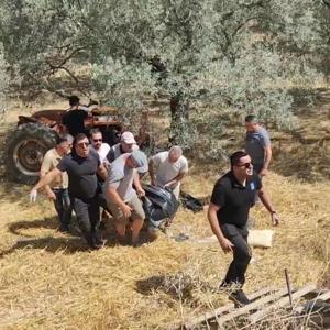 Devrilen traktörün altında kalan sürücü öldü