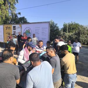 Hafif ticari araç ile otomobil çarpıştı: 4 yaralı