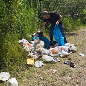 Tuncelide ziyaretçilerin Munzur Vadisine bıraktığı çöpler ekiplerce toplandı