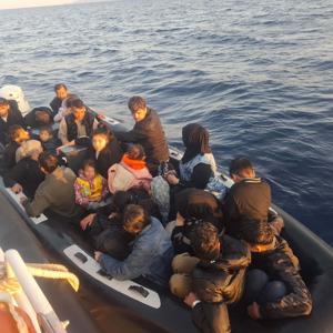 Çanakkalede 37 kaçak göçmen ile 2 göçmen organizatör yakalandı