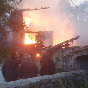Ankarada yangın; 5 ev kullanılamaz hale geldi