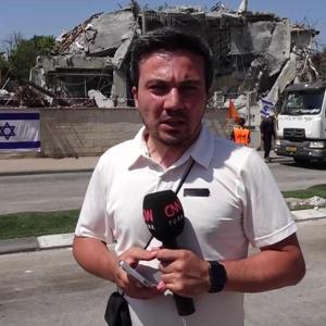 CNN TÜRK ekibi İsrailden aktarıyor: İran füzesi yerleşim yerine isabet etti
