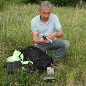 Öğretmenin dron merakı, yatağa bağımlı meslektaşının gözü oldu