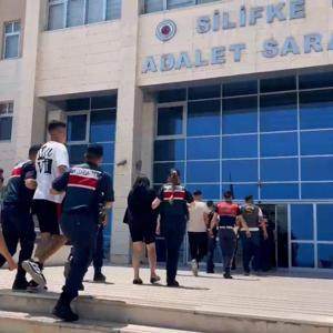 Mersinde silahlı saldırı şüphelileri yakalandı