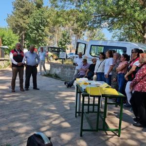 Kadın çiftçiler zararlı böceklere karşı harekete geçiyor