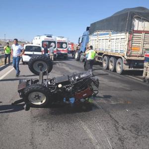 TIR’ın çarptığı traktör ikiye bölündü: 2 yaralı