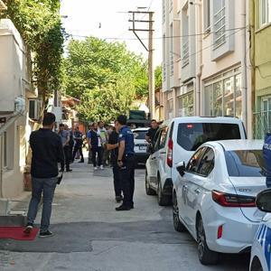 Sağlık ekibinin ihbarına giden polisi bıçakla yaralayan şüpheli vurularak yakalandı