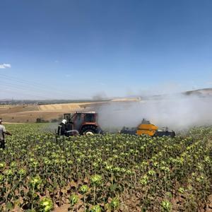 Alev alan traktörün sürücüsü yaralandı