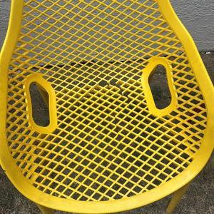 Spor kompleksinde sandalyeleri kıran 4 kişi, geri dönüp özür diledi