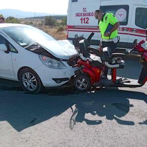 Edirnede otomobil elektrikli bisiklete çarptı; 1 ölü, 1 yaralı