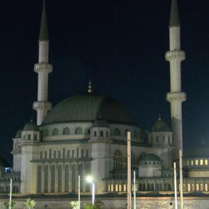İstanbul - 15 Temmuzun yıl dönümünde Taksim ve Ayasofya Camiinde sela okundu